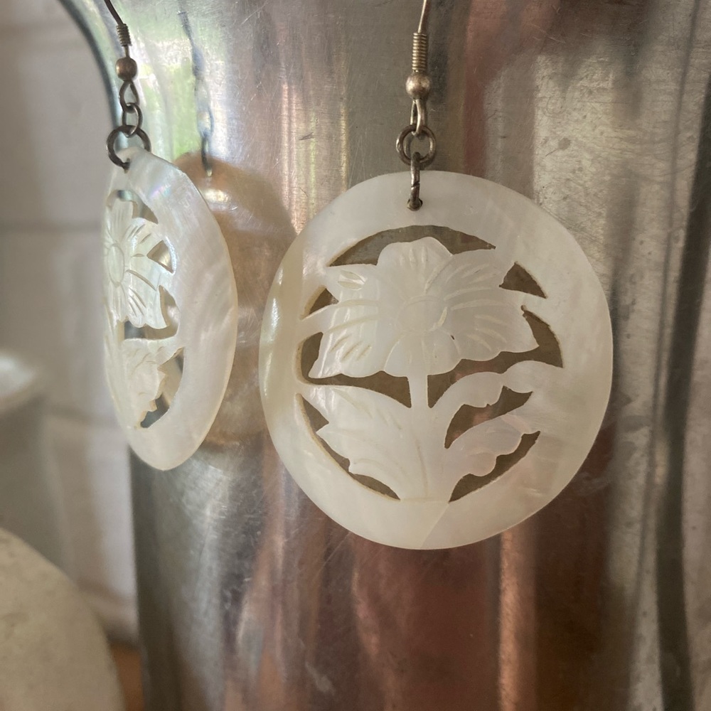 Shell Earrings - Picture 4 of 5